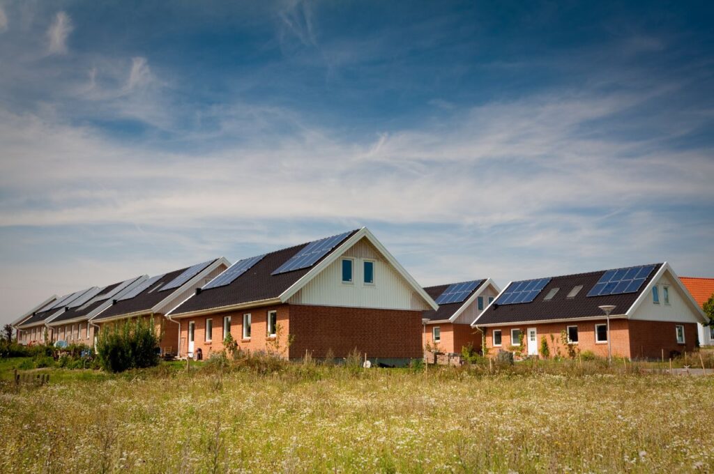 Lire la suite à propos de l’article Construction durable : L’engouement pour les panneaux solaires verdit l’industrie